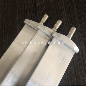 Tubo frío de enfriamiento extruido de aluminio para vehículos automotrices.